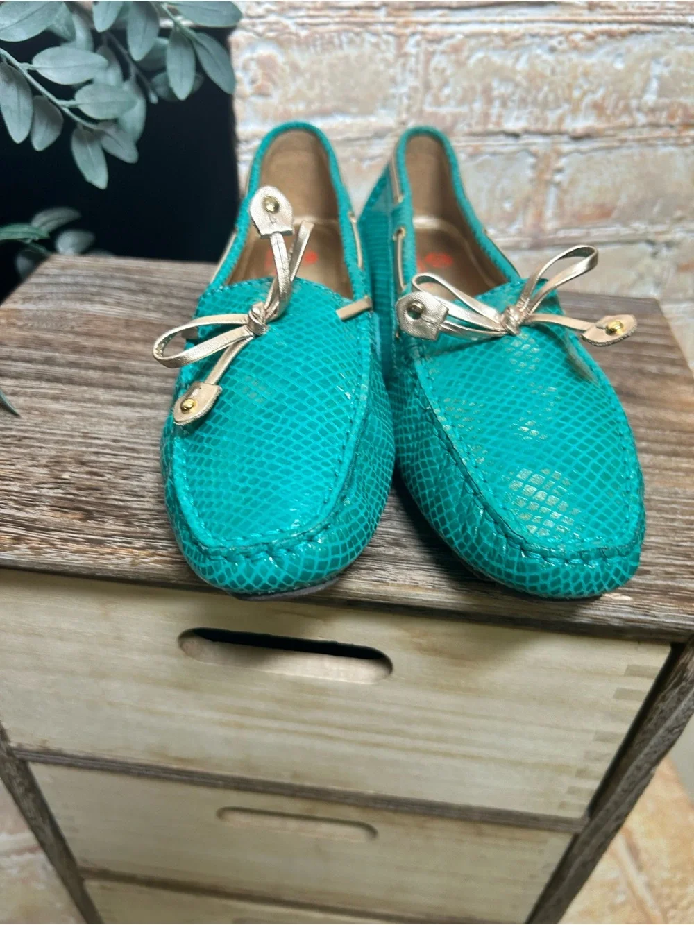 Marc Joseph New York Turquoise Snakeskin Driving Loafers Gold Bow Size 10